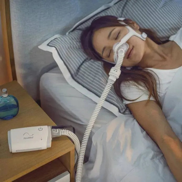 CPAP AirMini ResMed APAP Automático Portátil Tecnología AutoSet y App Móvil para Tratamiento de Apnea del Sueño Ideal para Viajes y Hogar